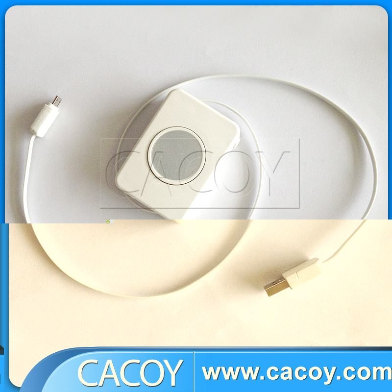 Box shaped retractable MFi cable